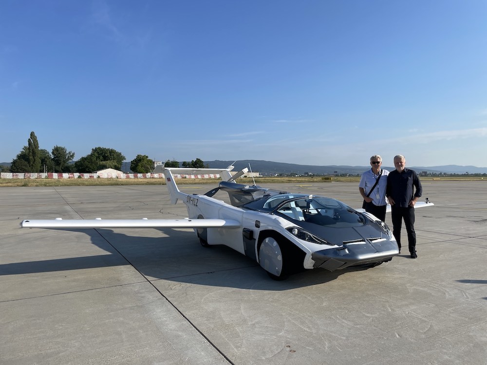 #2 Eslovaquia ha hecho realidad las máquinas voladoras de ciencia ficción con un automóvil aéreo Zestradar