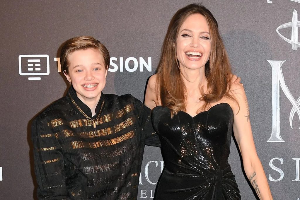 Angelina Jolie y su hija Shiloh 9 niños famosos que se parecen exactamente a sus padres | Zestradar
