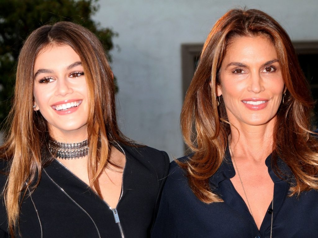 Cindy Crawford y su hija Kaya 9 niños famosos que se parecen exactamente a sus padres | Zestradar
