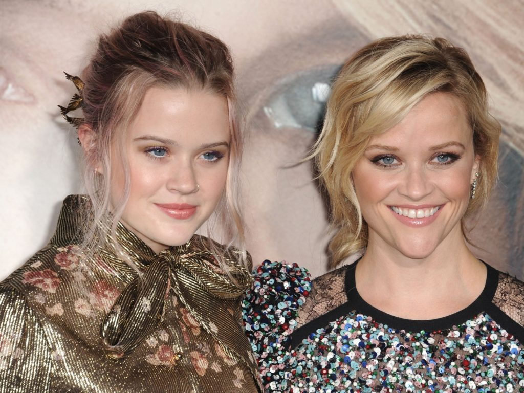 Reese Witherspoon y su hija Ava Phillippe. |: 9 niños famosos que se parecen exactamente a sus padres | Zestradar