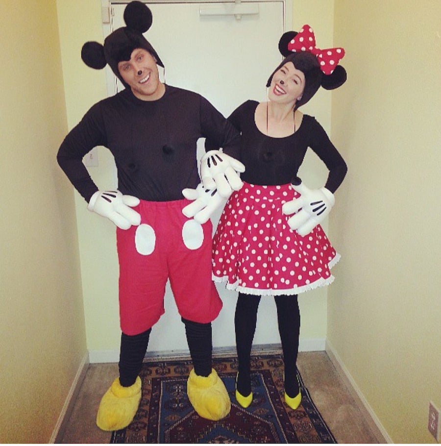 Mickey y Minnie | Las 8 mejores ideas para disfraces de Halloween para parejas | Zest Radar: