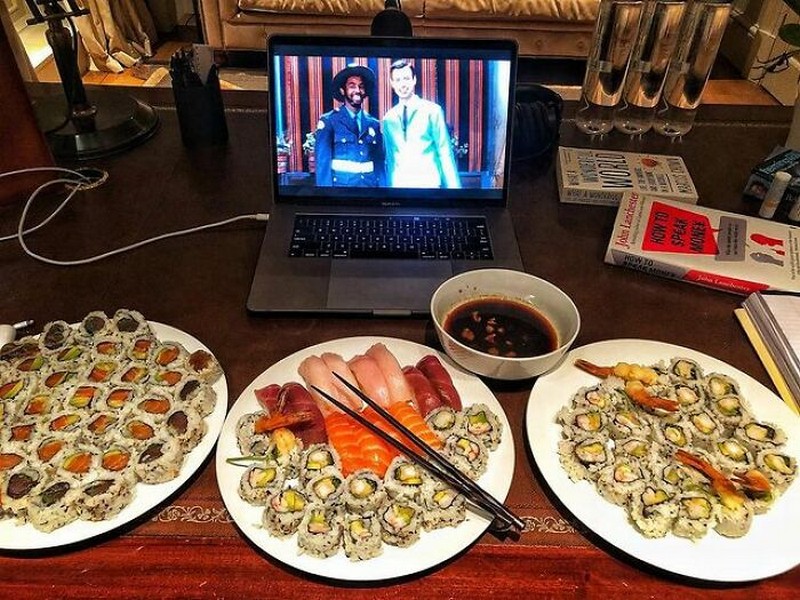Más Sushi | Las mejores comidas trampa de The Rock | Zestradar