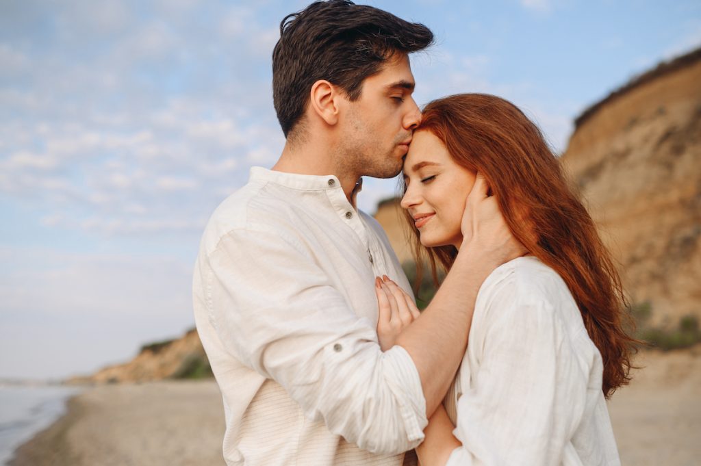 frente grande Cualidades sorprendentes que hombres y mujeres encuentran atractivas Zestradar