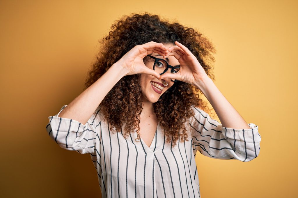 lentes Cualidades sorprendentes que hombres y mujeres encuentran atractivas Zestradar