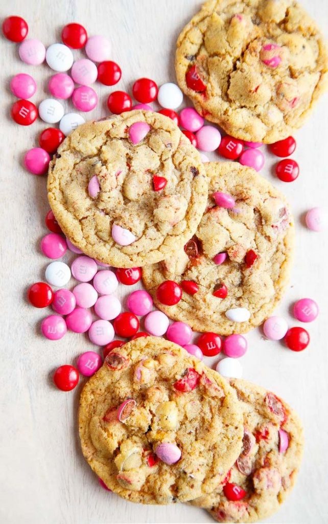 Galletas M&M |: 12 lindas ideas de galletas para el día de San Valentín | Zestradar