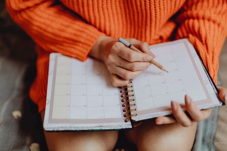 Haz un horario para ti Cosas de bricolaje gratis para hacer cuando el dinero es escaso | Zestradar