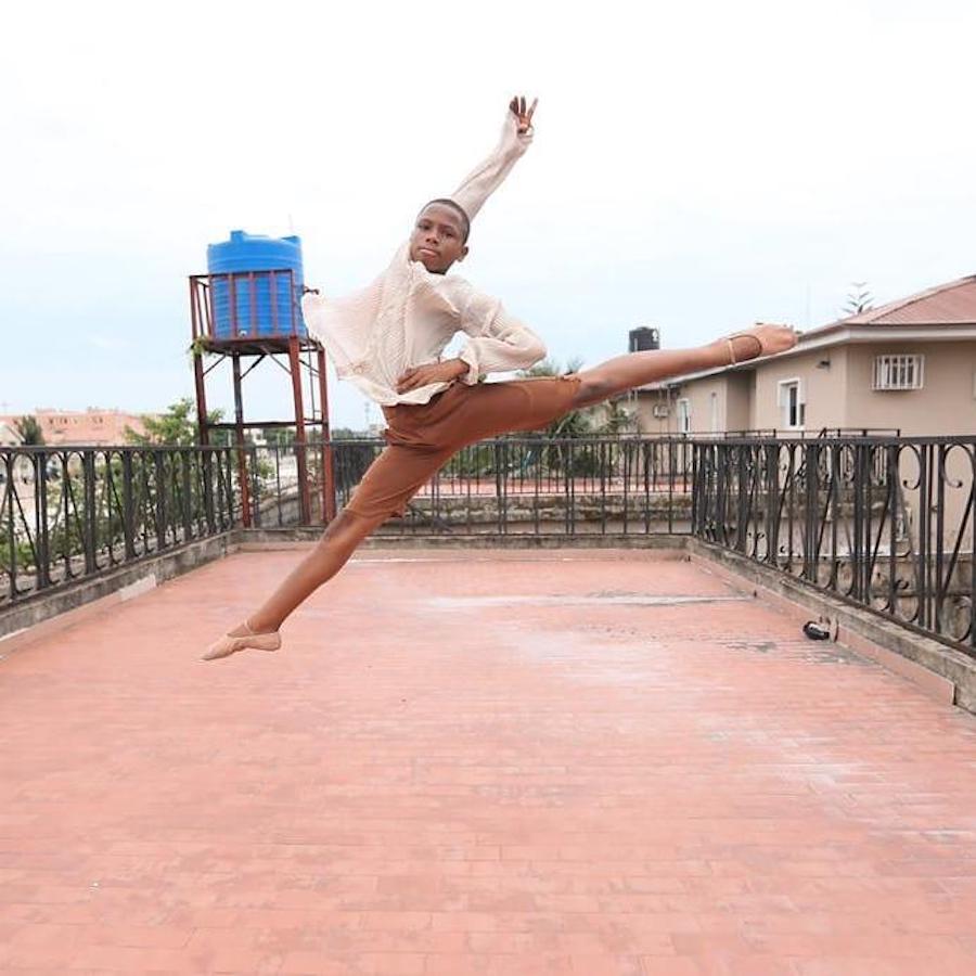 #2 Niño nigeriano que baila bajo la lluvia le consigue una beca para el American Ballet | Zestradar
