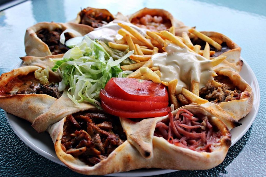 Pizza Vulcano |: Los 8 productos de comida rápida más extraños de todo el mundo | Zestradar