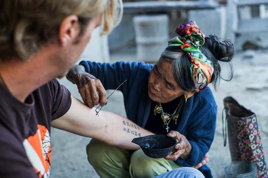 #6 | Una mujer de 103 años es la tatuadora tradicional más antigua de Filipinas Zestradar