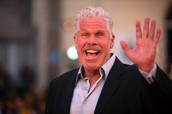 Ron Perlman |: 8 celebridades exitosas que desafían los estereotipos | Zestradar