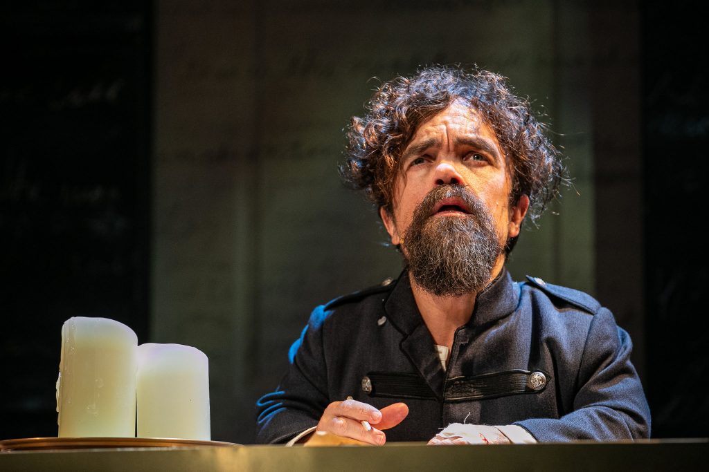 Peter Dinklage |: 8 celebridades exitosas que desafían los estereotipos | Zestradar