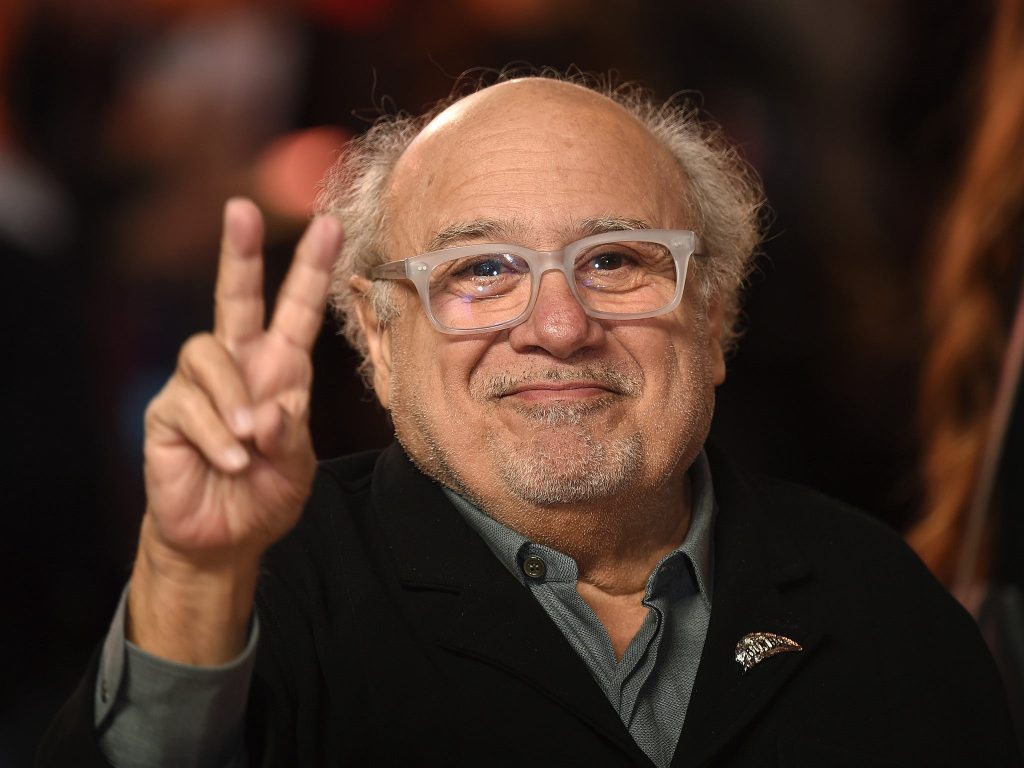 Danny De Vito |: 8 celebridades exitosas que desafían los estereotipos | Zestradar