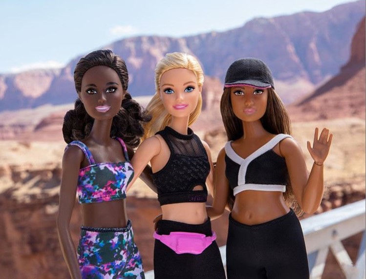 Una nueva línea de 10 muñecas Barbie representa a millones de niñas negras en todo el mundo #3 | Zestradar
