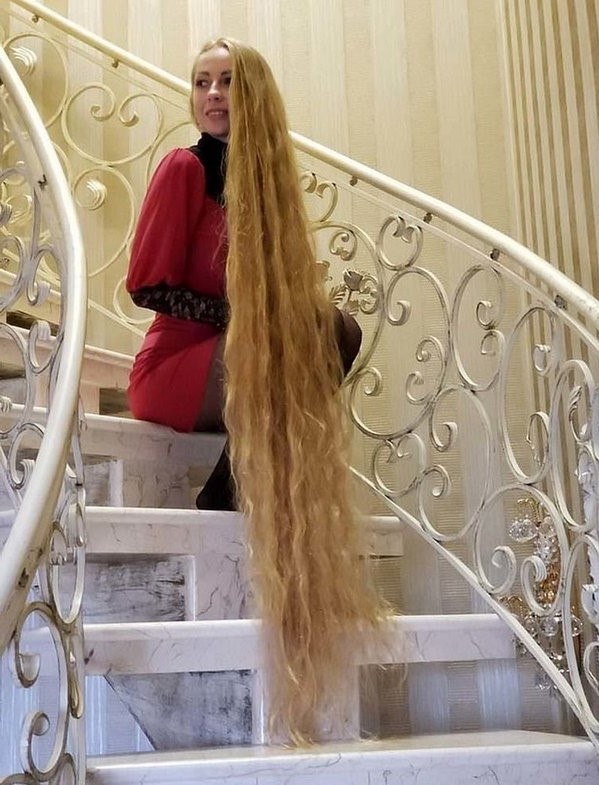 Conoce a la Rapunzel de la vida real con cabello de 1,85 metros de largo #2 | Zestradar