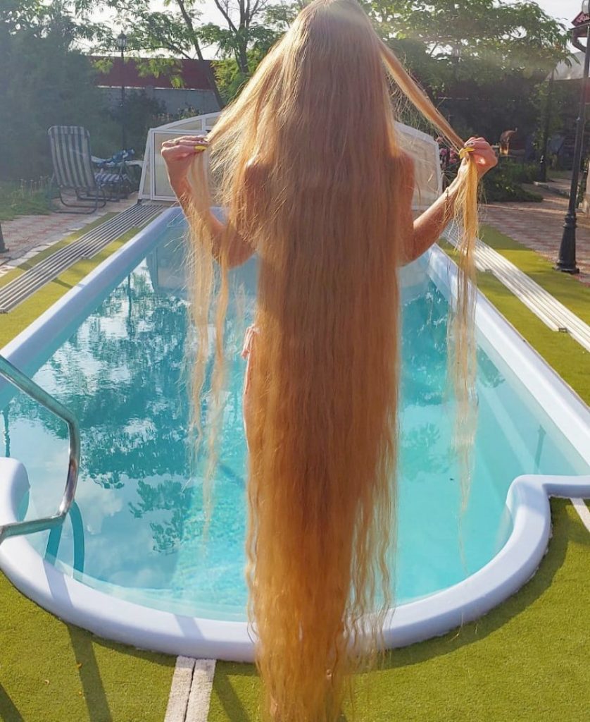 Conoce a la Rapunzel de la vida real con cabello de 1,85 metros de largo #4 | Zestradar