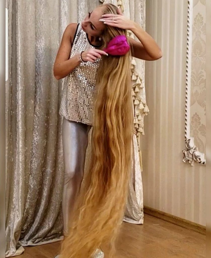 Conoce a la Rapunzel de la vida real con cabello de 1,85 metros de largo #5 | Zestradar