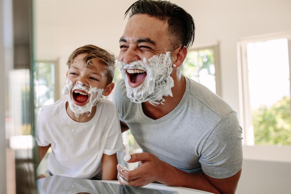 Los papás enseñan a los niños a tener más confianza 7 razones por las que un padre amoroso es importante en la vida de un niño Zestradar