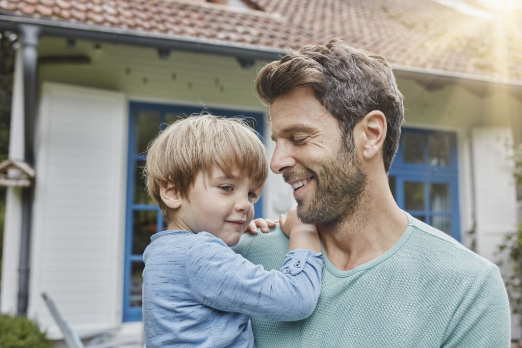 Papá brinda apoyo y una sensación de seguridad. 7 razones por las que un padre amoroso es importante en la vida de un niño Zestradar