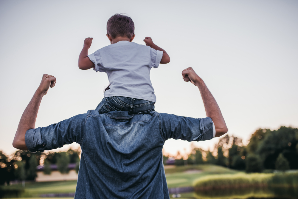Los papás aumentan EQ y IQ | 7 razones por las que un padre amoroso es importante en la vida de un niño Zestradar