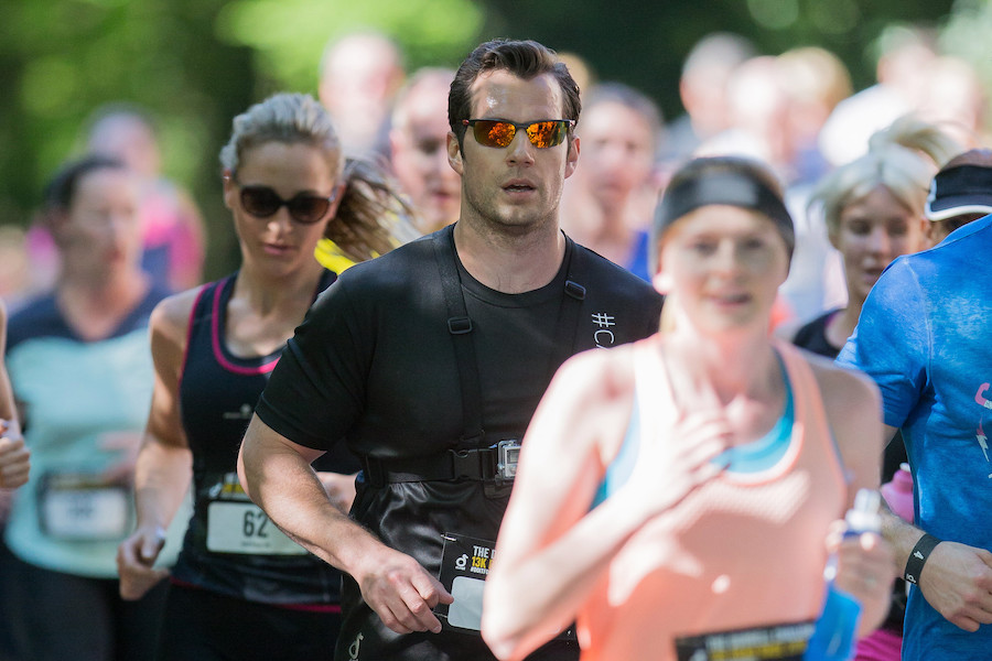 Él puede correr con los mejores de ellos. 8 datos que no sabías sobre Henry Cavill | Zestradar