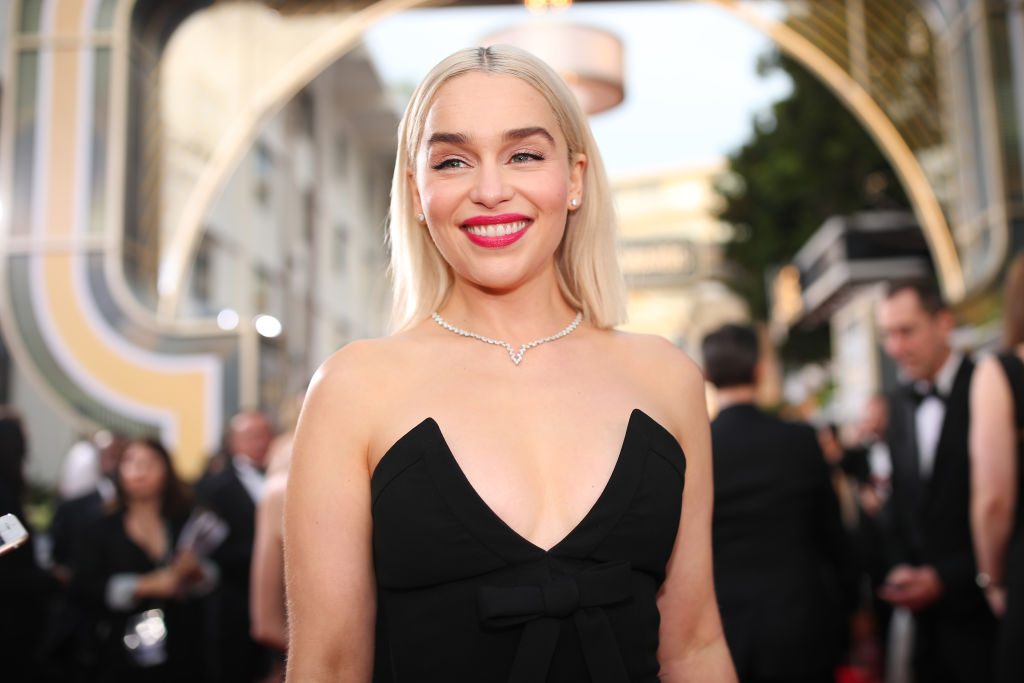 Él recibe una estrella golpeada | 8 cosas sorprendentes que no sabías sobre Emilia Clarke | Zestradar