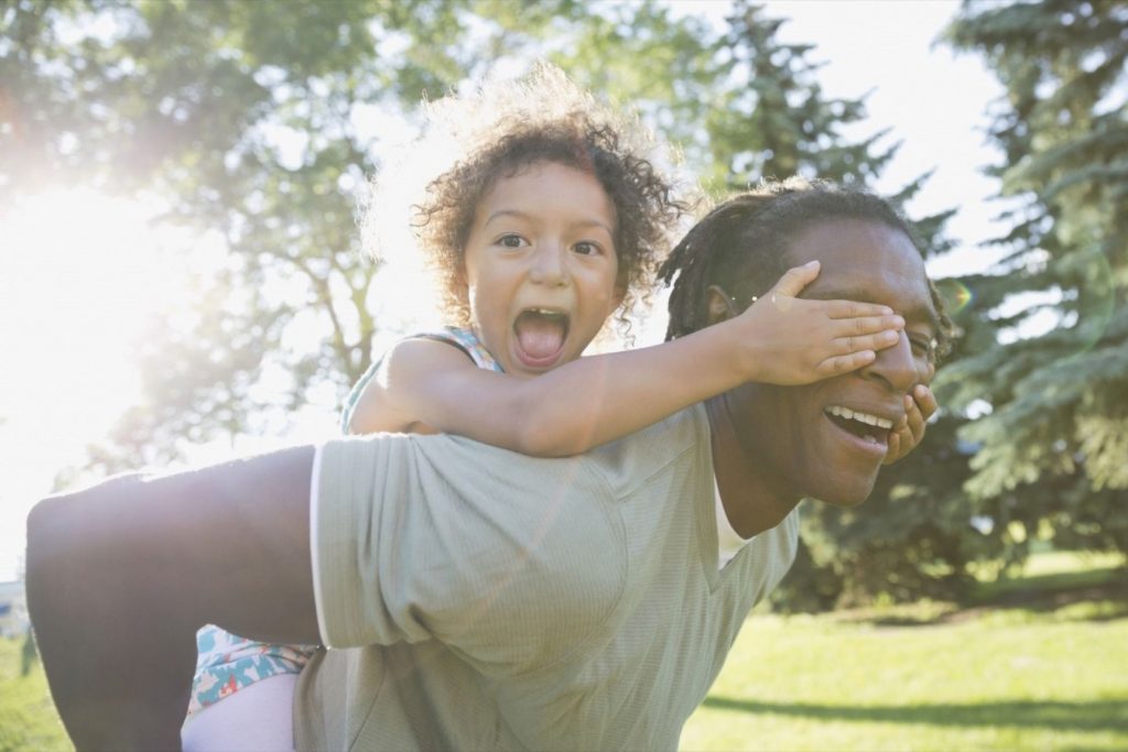 Los papás son grandes modelos a seguir. 7 razones por las que un padre amoroso es importante en la vida de un niño Zestradar