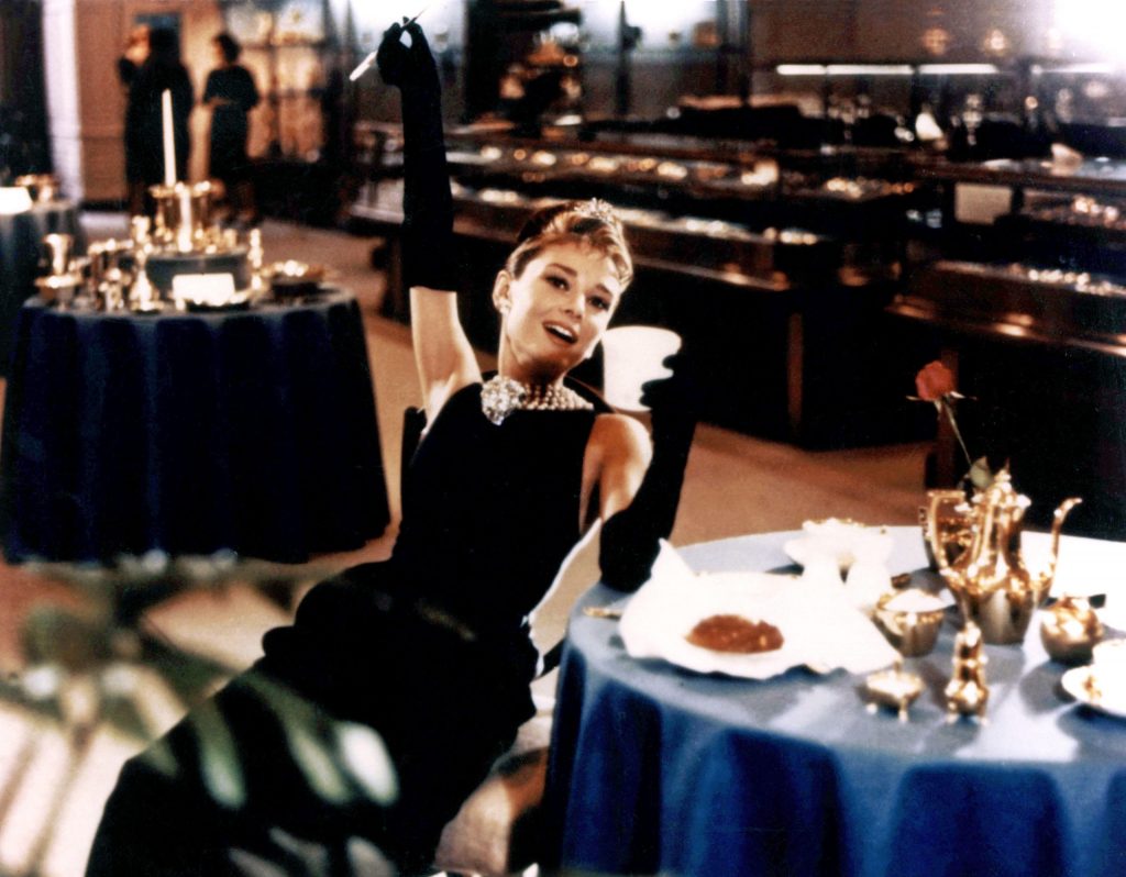 Desayuno en casa de Tiffany | 6 mejores películas de Audrey Hepburn | Zestradar