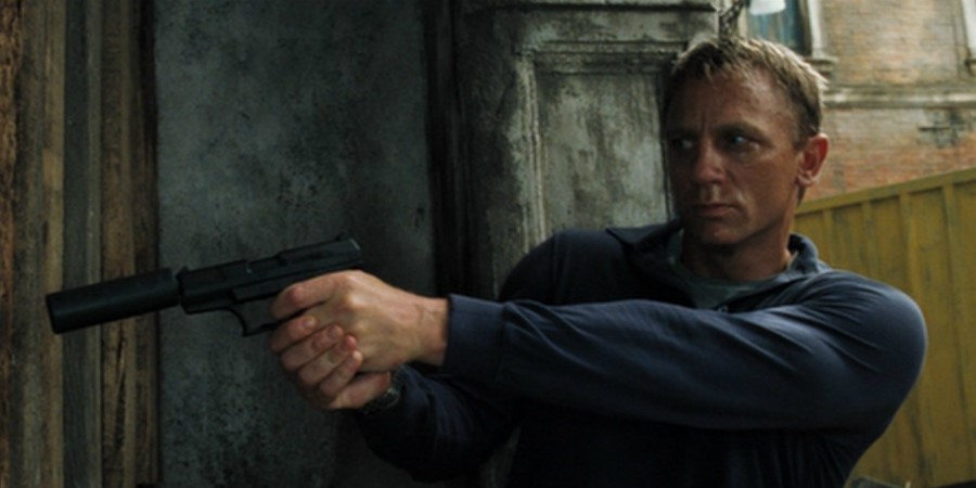 Los silenciadores hacen que las armas sean completamente silenciosas. 15 cosas tontas de películas que creemos ciegamente | Zestradar