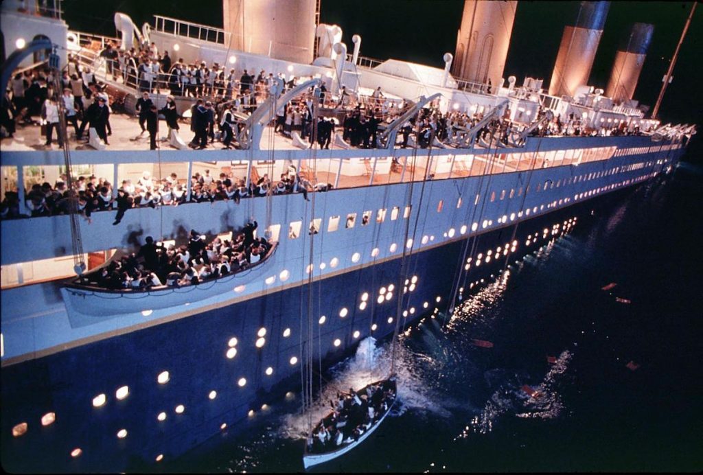 El Hundimiento Del Titanic | 8 Terribles Eventos y Hechos en la Historia Humana | Zestradar