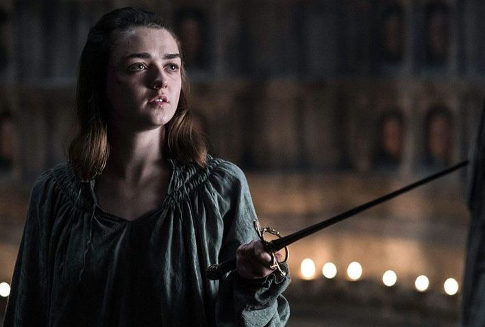 maisie williams | 5 estrellas femeninas que son duras en la vida real (y 5 que solo fingen serlo) | Zest Radar: