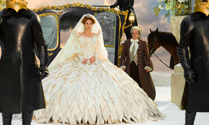 Julia Roberts (Espejo Espejo) |: 7 hermosos vestidos de película que fueron una pesadilla para usar | Zest Radar: