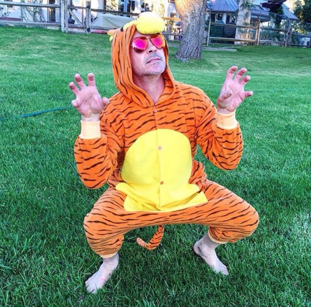 Robert Downey jr 7 actores de superhéroes son héroes de la vida real | Zestradar