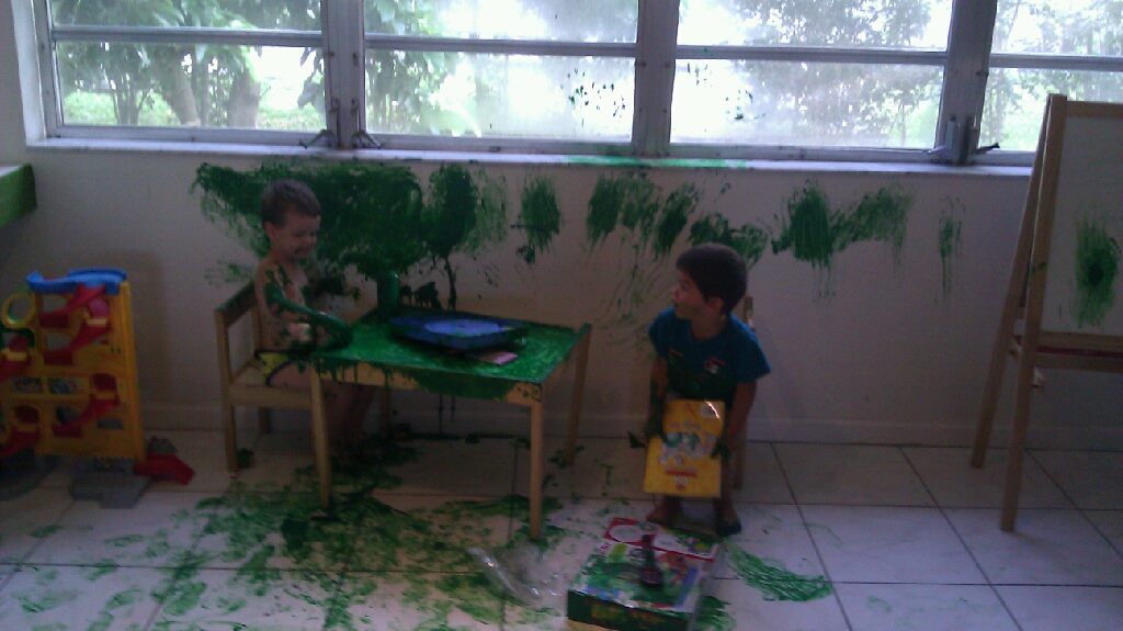 A los niños les encanta ser desordenados, lidia con eso. 19:00