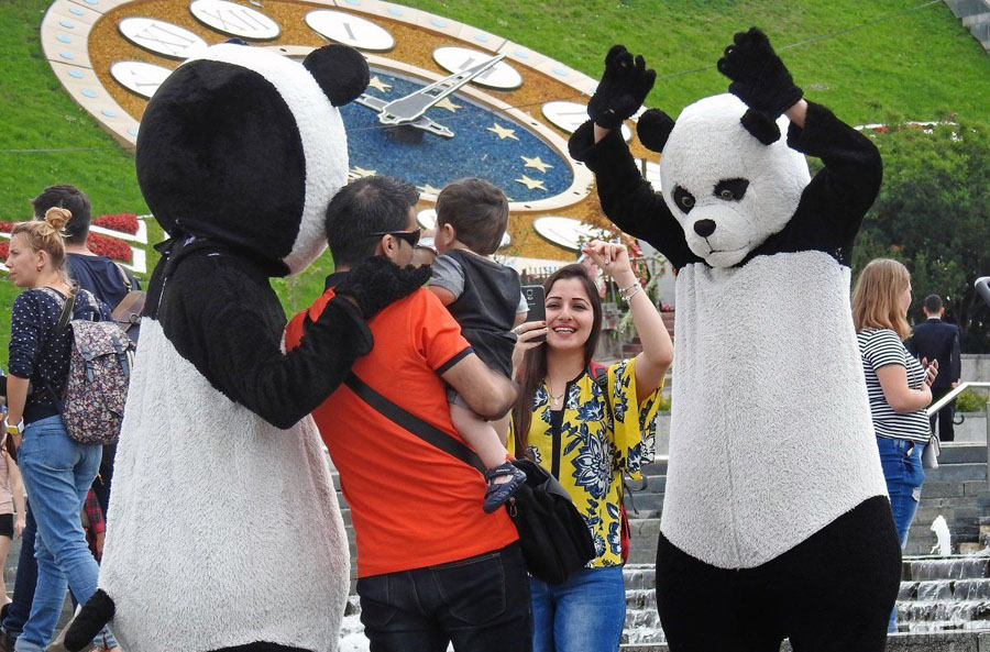 Muñecas gigantes (Ucrania, Rusia) |: Alerta de fraude. 9 formas en que se engaña a los turistas en diferentes países Zestradar