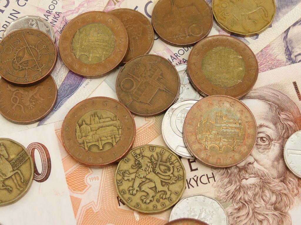 Moneda local (República Checa, Egipto, Italia) |: Alerta de fraude. 9 formas en que se engaña a los turistas en diferentes países Zestradar
