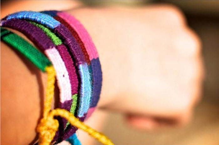 Pulseras de la amistad (Francia, Grecia, Italia, España) |: Alerta de fraude. 9 formas en que se engaña a los turistas en diferentes países Zestradar