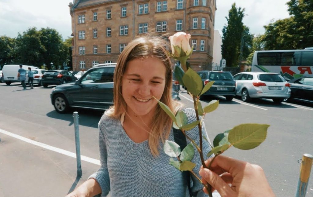 Rosas (Italia) |: Alerta de fraude. 9 formas en que se engaña a los turistas en diferentes países Zestradar