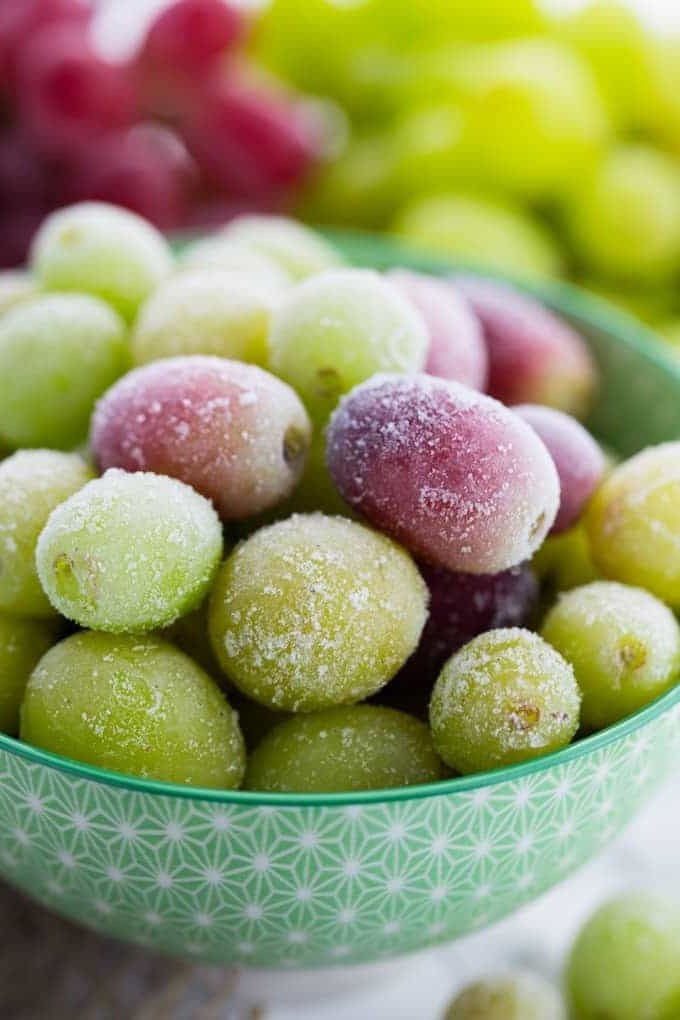 Uvas congeladas |: 10 alimentos que saben mucho mejor congelados | Zestradar