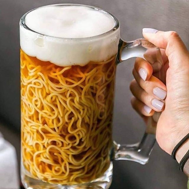 Fideos y cerveza | El arte de la comida no salvante @TotallyGourmet | Bayas cerebrales