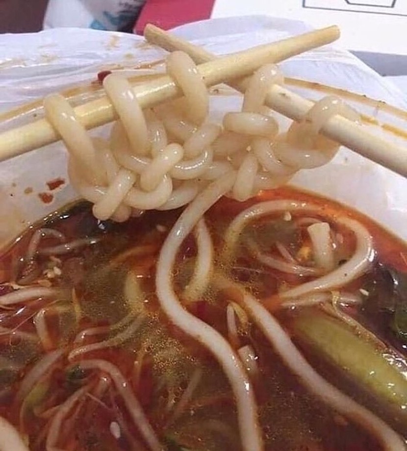 La mejor manera de comer fideos | El arte de la comida no salvante @TotallyGourmet | Bayas cerebrales